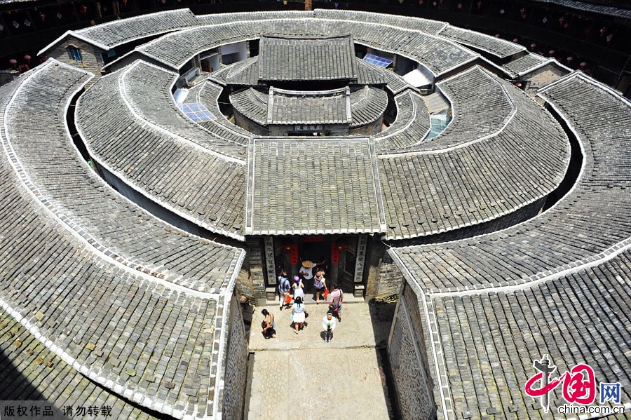 ������¥����Ϊ“������ӽ�������”���������ͼ����������ʵд�գ��������ĵ���¥ɢ���������Ϻ�������һ���������͡�װ�κͽ��칤�������������������϶�һ�޶����񻰰��ɽ����ӽ������й���ͼƬ�� ֣Ծ����Ӱ