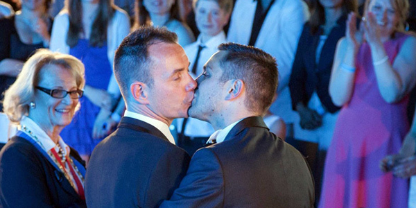 �����׳�ͬ����������� ����15�������з���