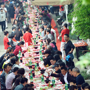 450��“ȫţ����ˮϯ”ǧ��ͬ��ϯ[��ͼ]