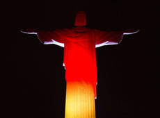 2014�������籭��31�գ���Լ������“��ͷ����” �°�ɫ�ʵ�ȼ[��ͼ]