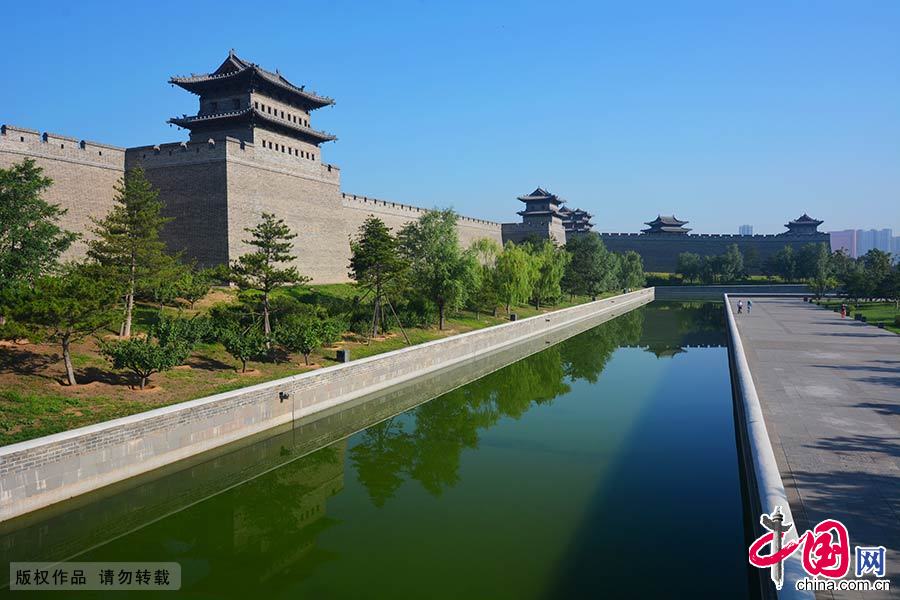 山西大同古城,是国家首批历史文化名城,大同在历史上一直是北方中国的中心城市,素有“三代京华,两朝重镇”之称。中国网图片库 郑跃芳/摄 山西大同古城,是国家首批历史文化名城,大同在历史上一直是北方中国的中心城市,素有“三代京华,两朝重镇”之称。中国网图片库 郑跃芳/摄
