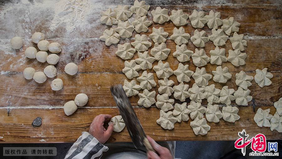 �����������ʱ�򣬽����͵�������С�ţ�����ͷ�����õ������г������Ρ��й���ͼƬ�� �⽮��/�� 