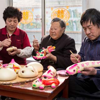 �����š�“ĸ�׵�����”��ϲ����