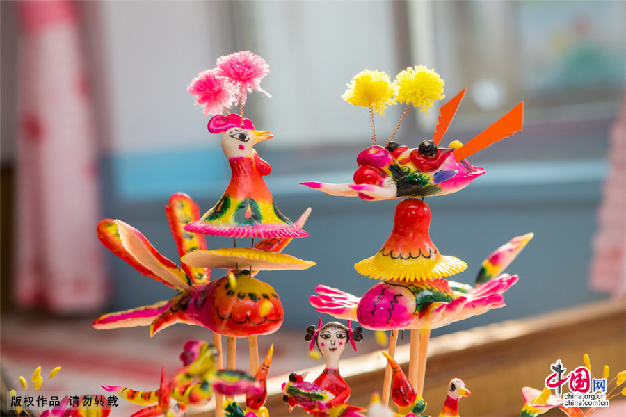 ��ϲ������һ��“ĸ�׵�����”������ϲ���ظ�Ů�ڴ����ڣ������ͺ��ǻ����۶��ɵ���������Ʒ�����㷺ʹ�������ա����졢�ٵ�Ӥ�����µȳ��ϡ��й���ͼƬ�� ����ƽ/��