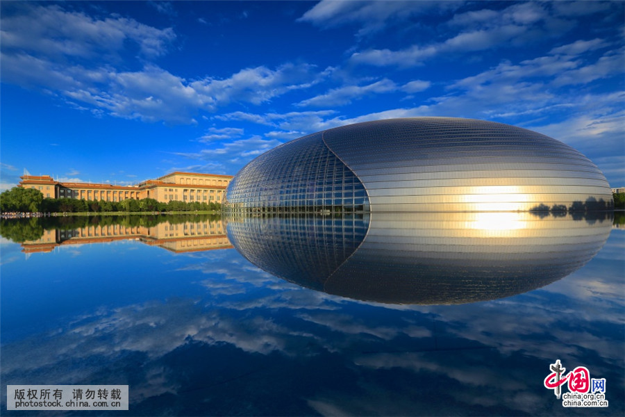 2015年7月1日,北京好天气,傍晚时分国家大剧院宛如天空之镜。中国网图片库 杨东摄 2015年7月1日,北京好天气,傍晚时分国家大剧院宛如天空之镜。中国网图片库 杨东摄