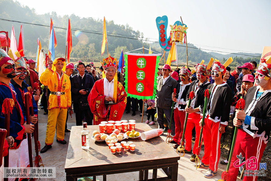 “�����”����Ϊ�й���ŵ��м���������ڰ��ն����ر��������������ڼ̳��в��ϼ���ţ�����๫����̡����Ƶ�Ԫ�أ��γ��˵��ض�����ɫ��ţ������๫���ᡣ�й���ͼƬ�� ʢ������