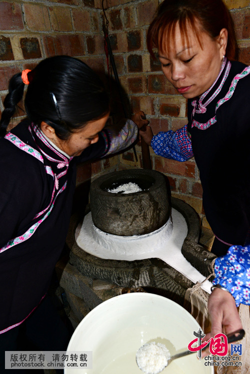 ������ɫ���ҽ������������Ӵ壬׳�������ĥŴ�׽���׼������“�����”���й���ͼƬ�� Τ������