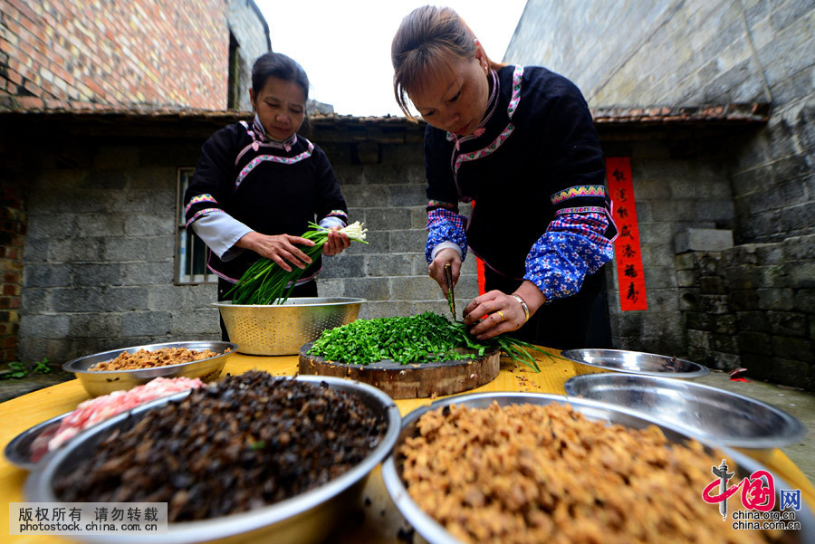 ������ɫ���ҽ������������Ӵ壬׳������������ϣ�׼������“�����”���й���ͼƬ�� Τ������