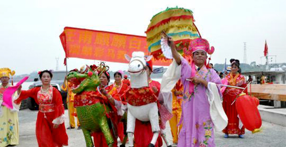 �������ο͹��������������Ϸ����Ļ�ʢ��