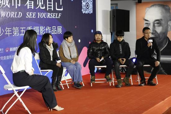 ������Ʒչ��չ�ˣ�������ͼƬ�ܼ�Ժ�շ���������һ��μӽ����Ļ��е�ʦ�ջ�������Ӱ��������Զ��