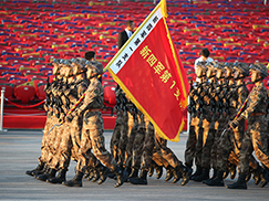 ��սʤ��70������ı���Ļǰ �찲�Ź㳡���Ĳ���[��ͼ]